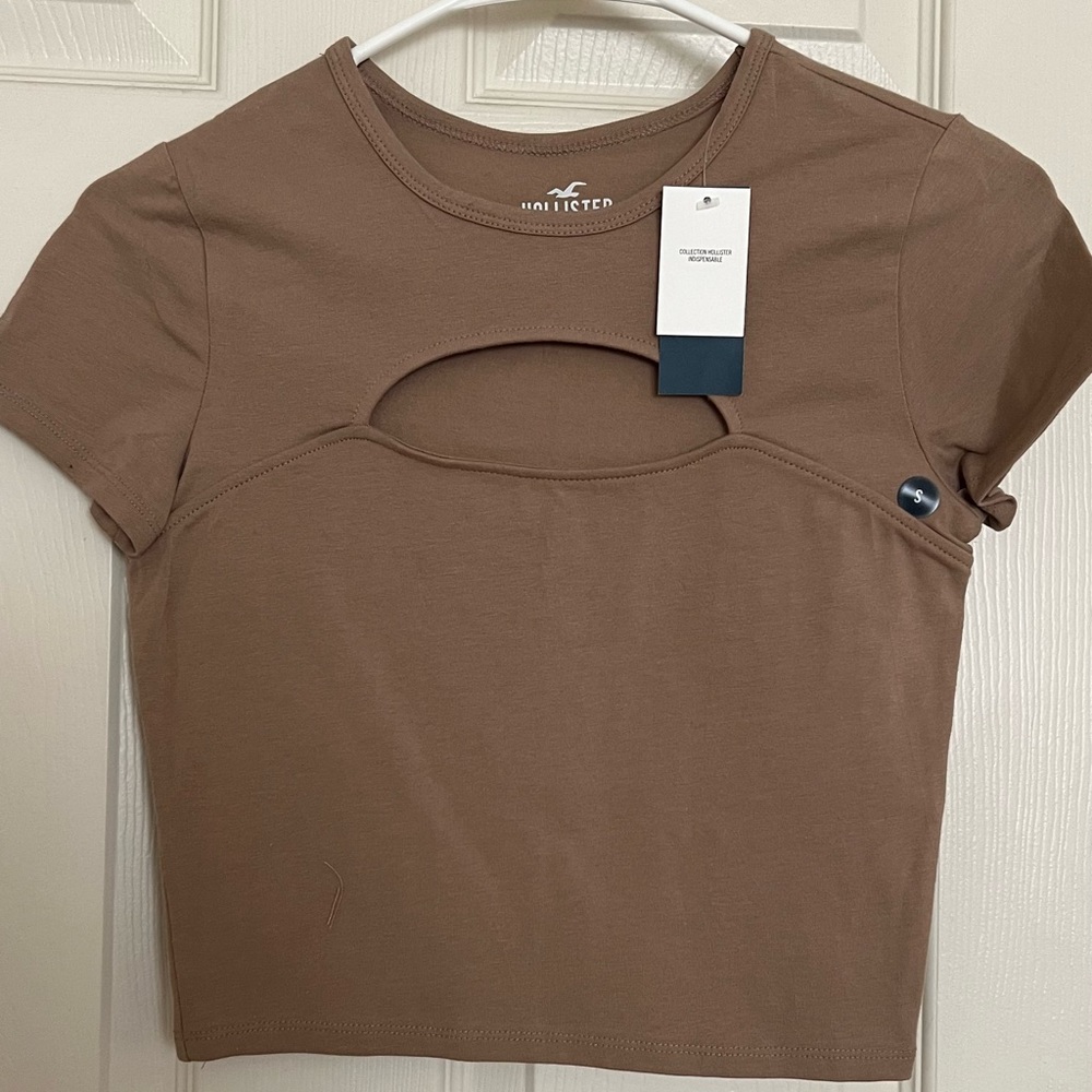 Hollister - Cutout Baby Tee in Light Brown